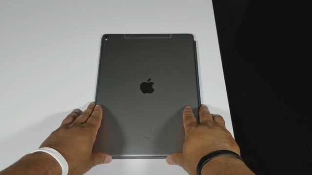 iPad Pro 12.9" Smart Cover Review! смотреть онлайн