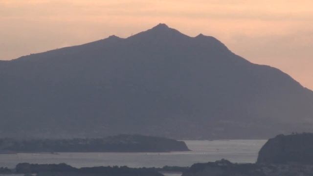 Неаполь. Вид с башен Крепости Сант-Эльмо на холме Вамеро. Вид на море смотреть онлайн