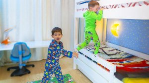 Не поделили кровать. Смешное видео.