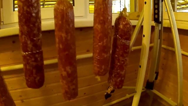 Сыровяленая колбаса. Двойное копчение. Разные оболочки