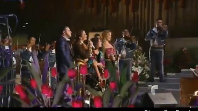 Lucero y Aracely le cantan Las Mañanitas a la Virgen смотреть онлайн