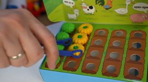 Огород Синего трактора - Поиграйка Распаковка с Егором - Учим овощи