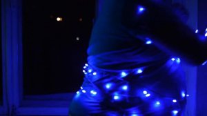 Танец с горящей гирляндой на теле. #shorts