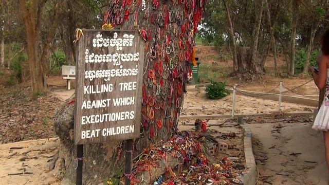 Visiting the Killing Fields, Phnom Penh, Cambodia смотреть онлайн