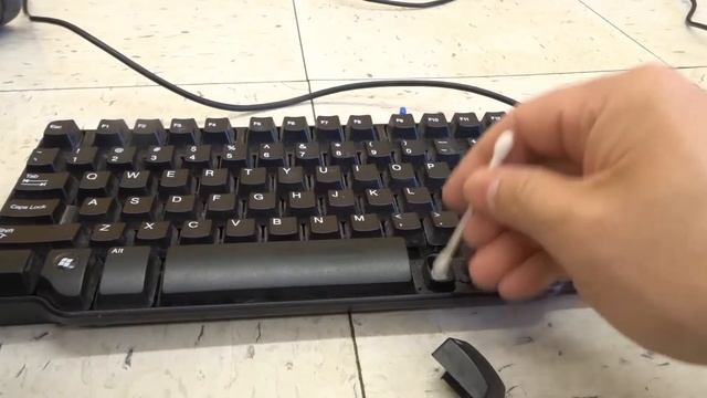 Computer Keyboard Keys Sticking-How To Fix Them-Tutorial смотреть онлайн