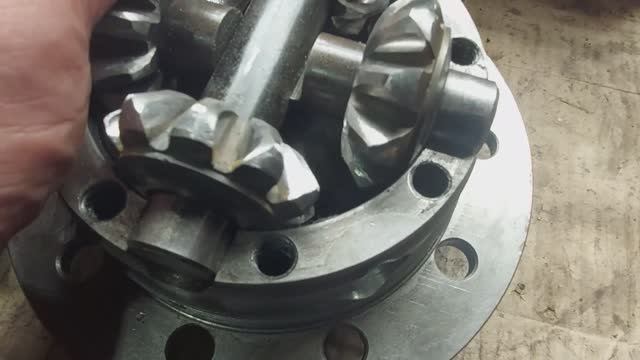 Стук при трогании. Проблемы с дифференциалом. смотреть онлайн