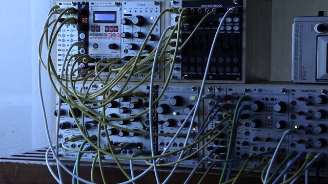 Flame Chord Machine + Qu-Bit Chord V2 (Unison Poly Mode) + Seq Switch Ambient / Cassette Tape смотреть онлайн
