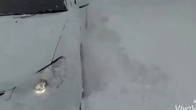 Impreza выезжает со снежного двора смотреть онлайн