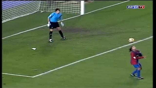 Ronaldinho's overhead kick against Villarreal (2006/07) смотреть онлайн