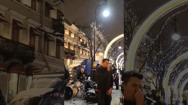 Уличные музыканты Санкт-Петербурга поют песню Капитал... Ляписа Трубецкого 🎼🎼🎼🎤🎤🎤🎶🎶🎶 смотреть онлайн