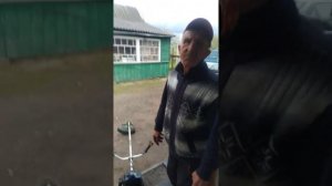 голова заводит тример