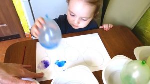 Рисуем шариками - нетрадиционное рисование с детьми. #SoNiKa лопает шарики.