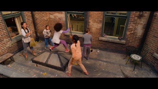Annie (2014) - “It’s The Hard Knock Life” Sing Along | Sony Pictures Kids Zone смотреть онлайн