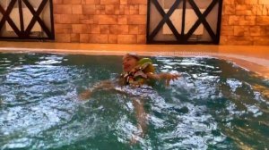 Настя с мамой в спа - бассейне учится плавать. Nastya with her mother in the spa pool learns to swi