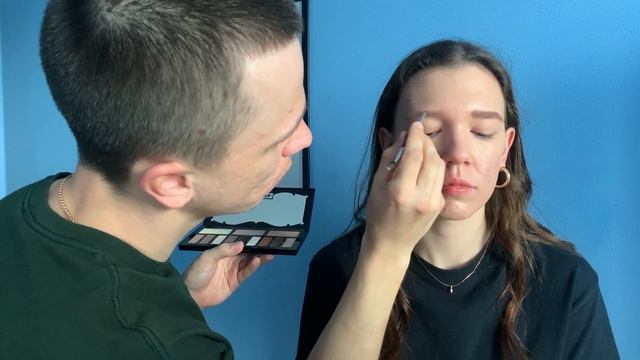 МОЙ ПАРЕНЬ ДЕЛАЕТ МНЕ МАКИЯЖ | MY CRUSH DOES MY MAKEUP смотреть онлайн