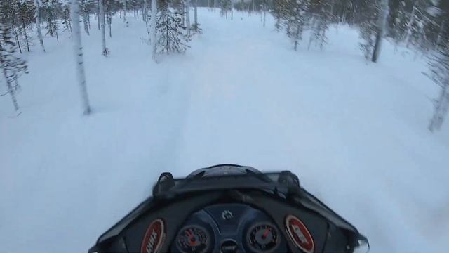 Kelkkailua Lynx Adventure 550f
