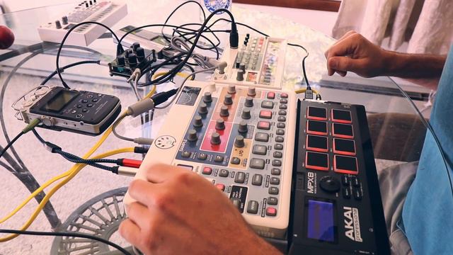 Model Samples + Volca Sample смотреть онлайн