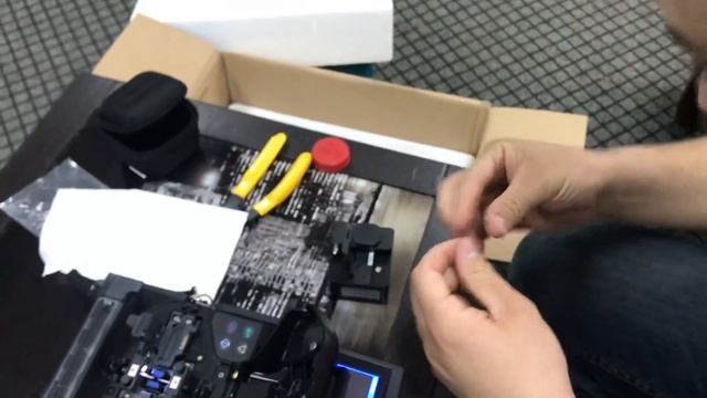 Тестове зварювання DVP 740 (зварювальний апарат для оптоволокна) смотреть онлайн