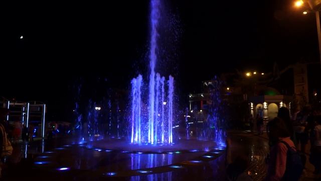 танцующий фонтан на набережной Ростова-на-Дону, сентябрь 2014, 02.09.14 смотреть онлайн