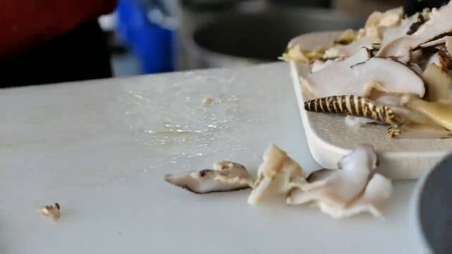 Вьетнамская уличная еда - Монстр морская улитка Куи Нхон морепродукты Вьетнам смотреть онлайн