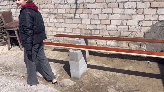 Ставим деревянный забор?️/дорожки на огороде/ #забор #своимируками #весна #дача смотреть онлайн