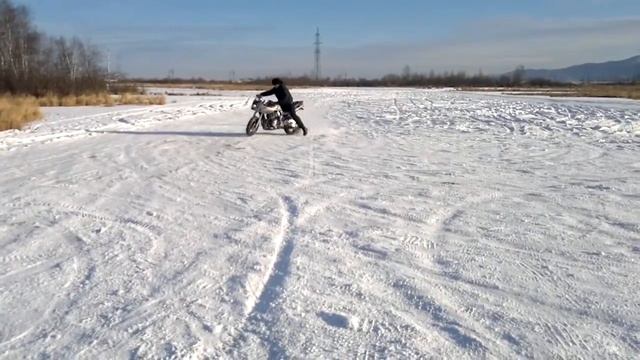 Зимой по льду на Мото, In the winter on ice on the Moto смотреть онлайн