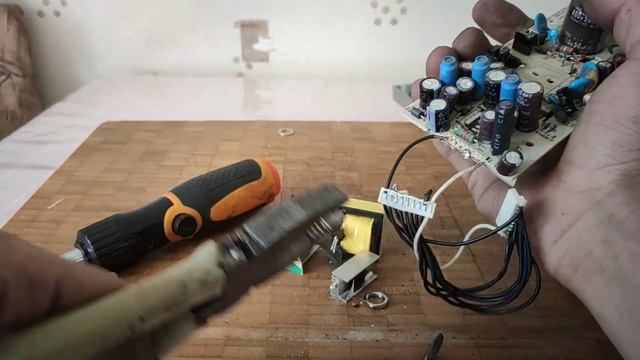 Спутниковый ресивер в металлолом. Добываю медь. смотреть онлайн