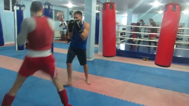 Владислав vs Сергей. Лоукик и джеб. Отработка ударов смотреть онлайн