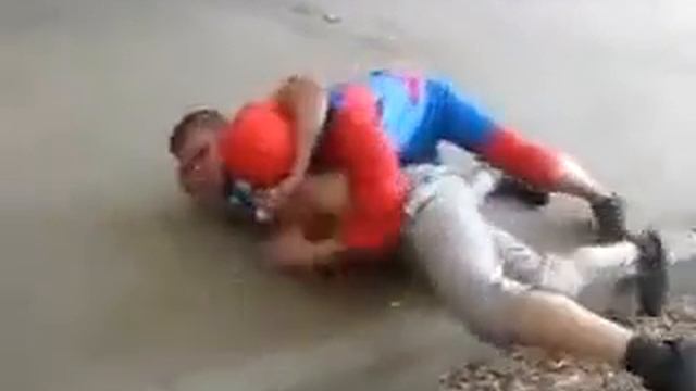 Drunk Spiderman in Russia или Пьяный супер герой смотреть онлайн