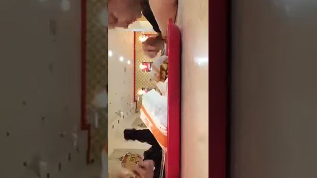 Жрем в ройл бургере!!!😛 смотреть онлайн