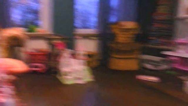 И снова подарки, распаковка. Первый раз на роликах смотреть онлайн