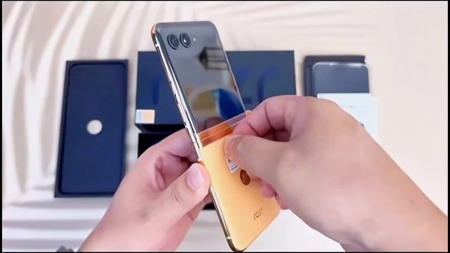 Распаковка и Первый Взгляд на Moto Razr 40 Ultra: Эволюция Иконы Стиля!