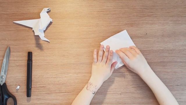 Делаем ДИНОЗАВРА ИЗ БУМАГИ своими руками | Оригами Динозаврик смотреть онлайн