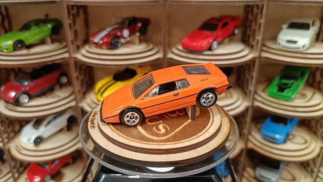 Lotus Esprit S1 смотреть онлайн