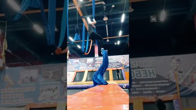 МАРТ 2020 ШПАГАТ В ВОЗДУХЕ | ВОЗДУШНАЯ ГИМНАСТИКА ? ВЕЗУЧАЯ АНАСТАСИ | КУРДЮКОВА АНАСТАСИЯ смотреть онлайн