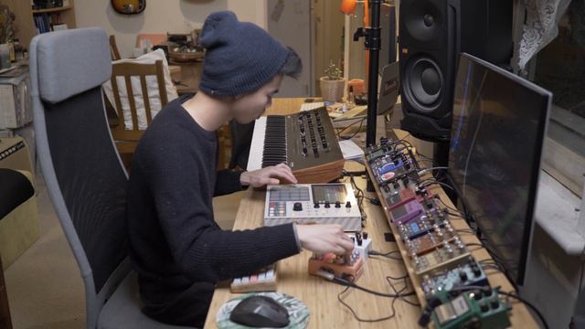Sampling Jazz (Bill Evans) with the Akai MPC One RETRO & guitar pedals смотреть онлайн