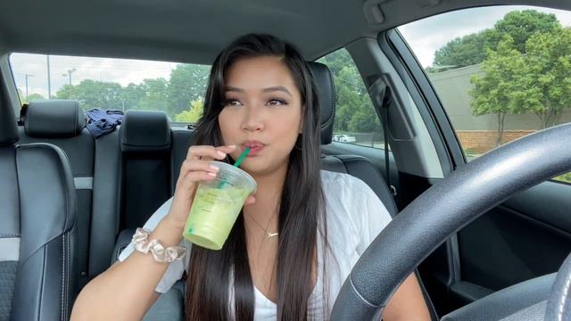 TRYING STARBUCKS END-OF-SUMMER DRINK - KIWI STARFRUIT REFRESHER W/ LEMONADE OR COCONUTMILK смотреть онлайн