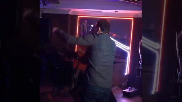 В @butler.cafe.bar.cafe ждём ВСЕХ ❤️ танцы НАМЕЧАЮТСЯ смотреть онлайн