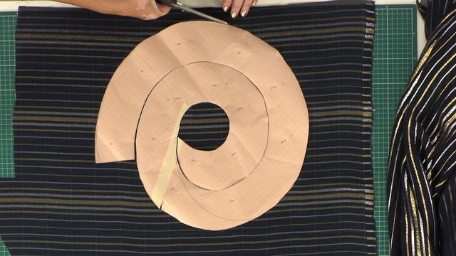 Как смоделировать выкройку Жабо к женской блузке? Как сделать воланы на блузке своими руками Часть смотреть онлайн