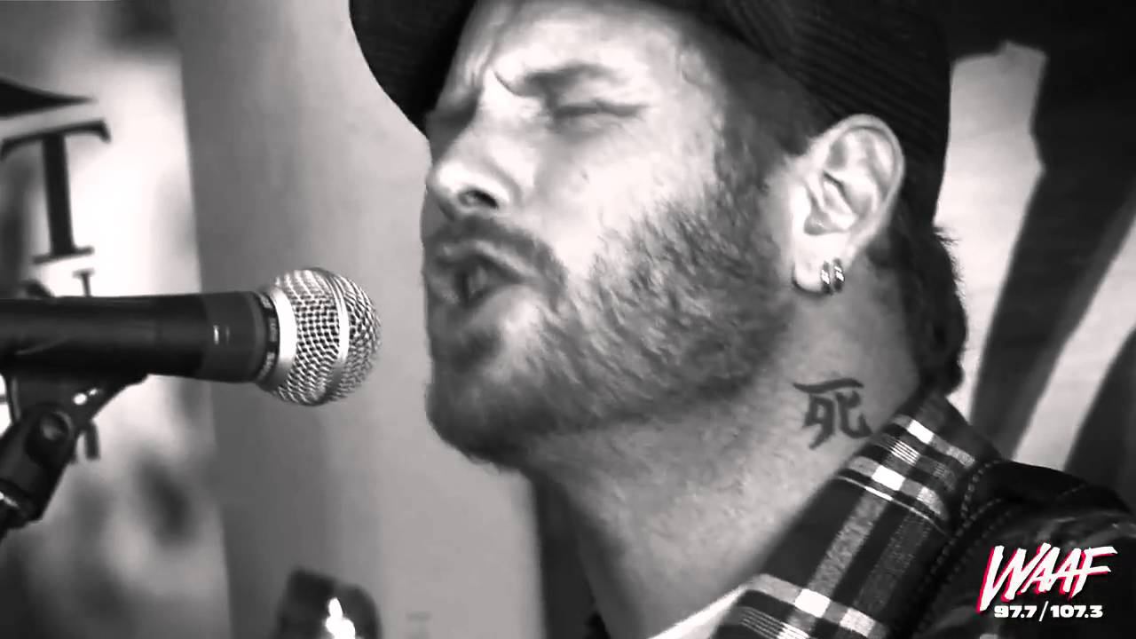 Stone Sour & Corey Taylor - Through The Glass (Acoustic) смотреть онлайн