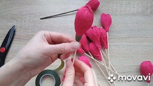 Простые тюльпаны с конфетами из гофрированной бумаги/Букетик на 8 марта