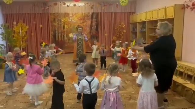 Осенний праздник в младшей группе