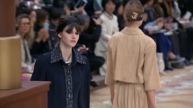 Chanel | Fall Winter 2015/2016 Full Fashion Show | Exclusive смотреть онлайн