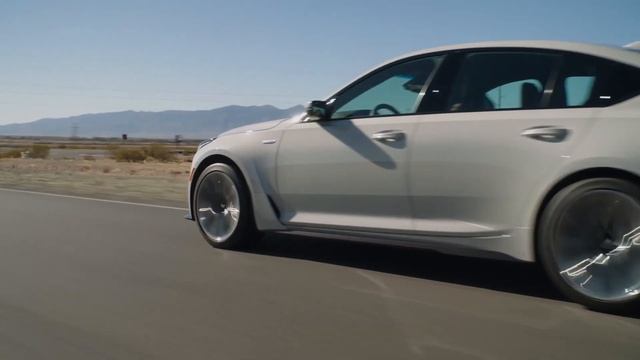 2022 Cadillac CT5-V BLACKWING смотреть онлайн