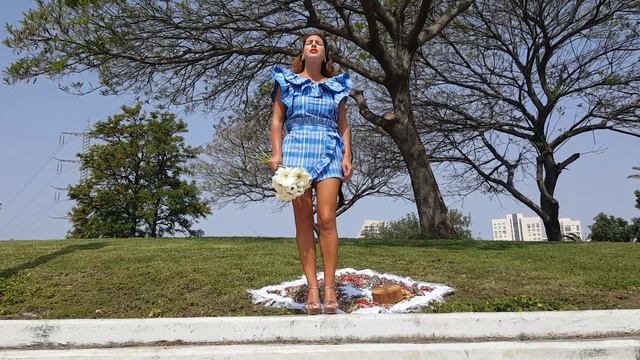 Поэтесса Юлия Бруславская "Ромашки в кувшине" смотреть онлайн