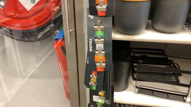 Я очень злая/упал телефон/много декора для кухни