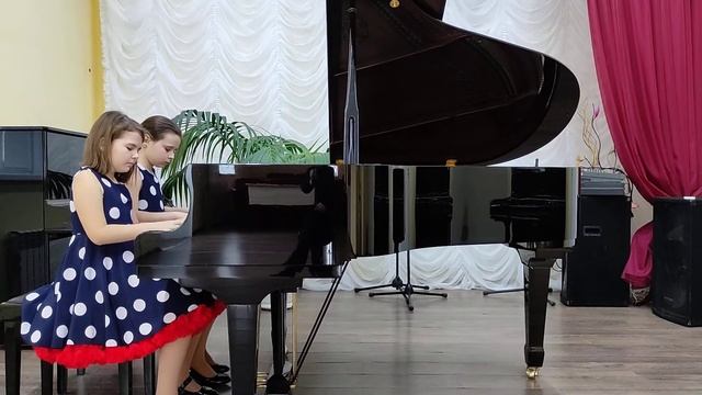 С Сиротин Полька Карабас. исполняют Судьина Надежда, 10 лет,Лобастова София,9 лет смотреть онлайн
