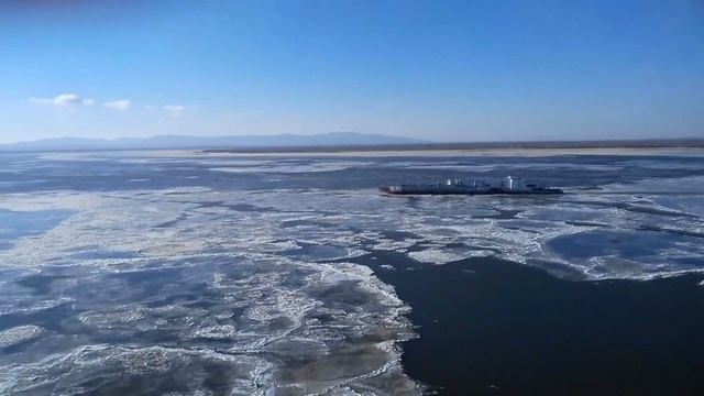 Ледоход на реке Амур,спасение международного речного вокзала(дебаркадера) смотреть онлайн