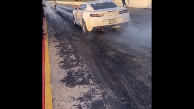 Heads and cam 6th gen Camaro runs low 10s full weight! Camaro SS vs Camaro Zl1 смотреть онлайн