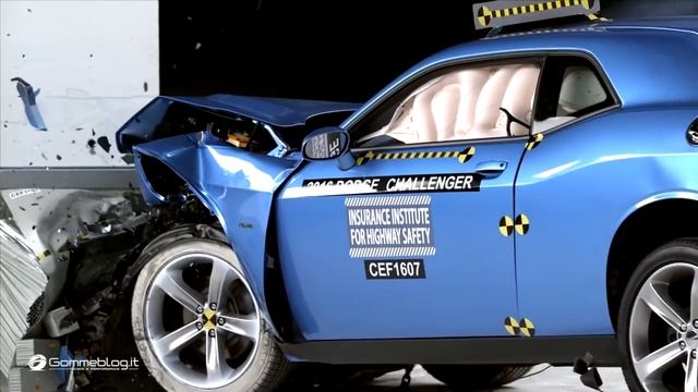 2016 Dodge Challenger CRASH TEST IIHS Moderate Overlap Crash Test [GOOD] смотреть онлайн